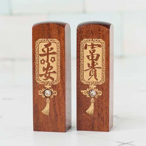 根據孩子的命理來製作的「臍帶章」與「胎毛章」