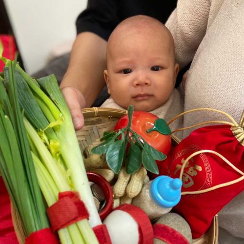 新北淡水滿月剃頭