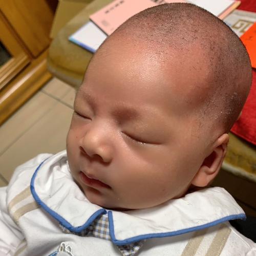 新北新莊滿月剃頭