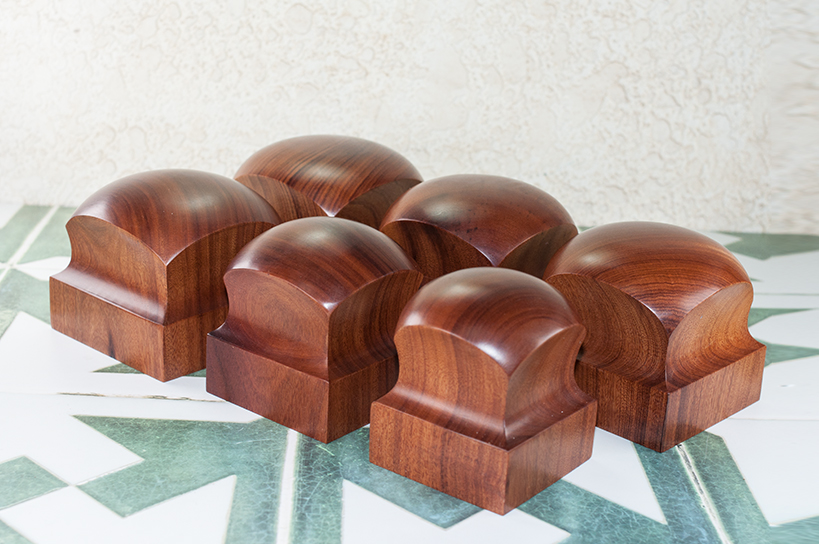 唯原工藝神明印章/廟印的刻印工法有五種，包含：全手工篆刻印章、全手工噴砂玉石印章、半手工刻印、半手工噴砂玉石印章、電腦刻印。台南在地刻印老店數十年的刻印經驗，豐富的「全篆刻印章、全手工噴砂印章」印章作品。注重刻印品質與細節，延續闖統工藝，傳承職人精神。