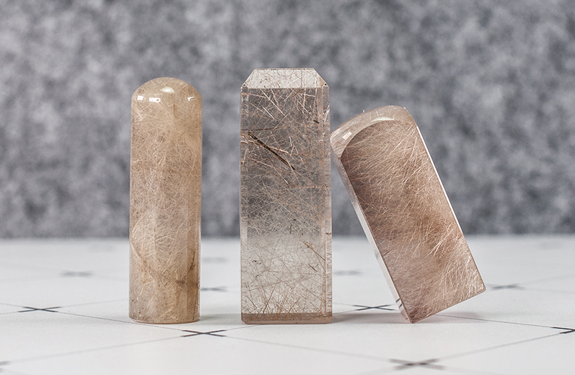 給寶貝最重要的紀念禮物，選擇台南唯原工藝臍帶章、胎毛筆，提供最多的材質、完善的服務。純天【原礦水晶】臍帶章 單章/對章組合，買肚臍章就來唯原工藝!