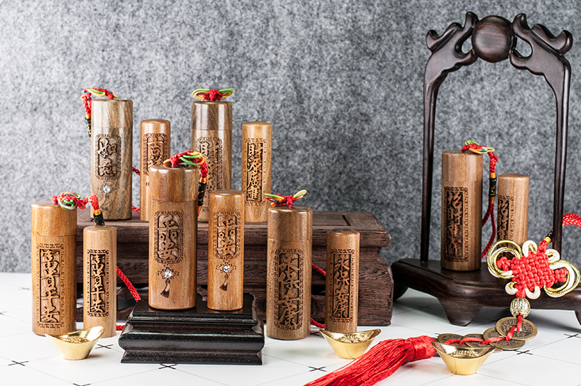 台南臍帶印章推薦!給寶貝最重要的紀念禮物，選擇台南唯原工藝臍帶印章、肚臍章、胎毛筆，提供最多的材質、完善的服務。紅紫檀木 臍帶印章 檀木印章，買肚臍章就來唯原工藝!