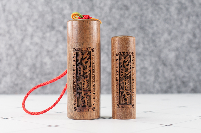 台南臍帶印章推薦!給寶貝最重要的紀念禮物，選擇台南唯原工藝臍帶印章、肚臍章、胎毛筆，提供最多的材質、完善的服務。紅紫檀木 臍帶印章 檀木印章，買肚臍章就來唯原工藝!