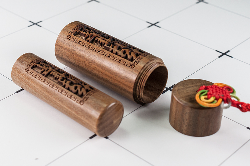 台南臍帶印章推薦!給寶貝最重要的紀念禮物，選擇台南唯原工藝臍帶印章、肚臍章、胎毛筆，提供最多的材質、完善的服務。紅紫檀木 臍帶印章 檀木印章，買肚臍章就來唯原工藝!