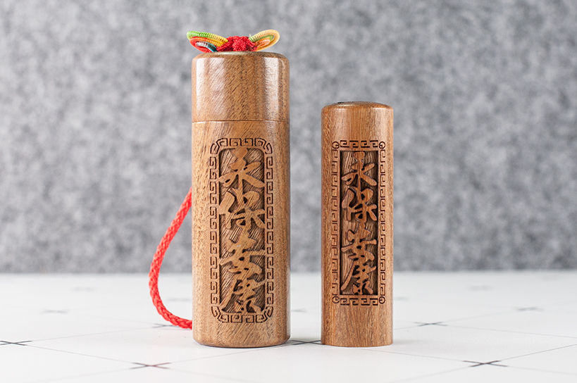 台南臍帶印章推薦!給寶貝最重要的紀念禮物，選擇台南唯原工藝臍帶印章、肚臍章、胎毛筆，提供最多的材質、完善的服務。紅紫檀木 臍帶印章 檀木印章，買肚臍章就來唯原工藝!