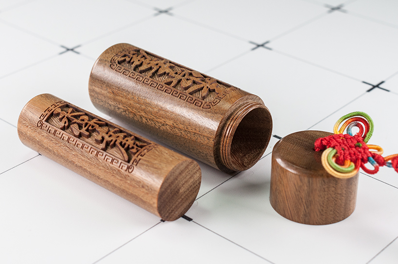 台南臍帶印章推薦!給寶貝最重要的紀念禮物，選擇台南唯原工藝臍帶印章、肚臍章、胎毛筆，提供最多的材質、完善的服務。紅紫檀木 臍帶印章 檀木印章，買肚臍章就來唯原工藝!