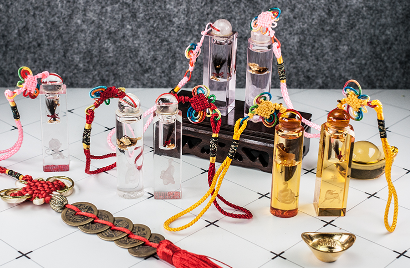 給寶貝最重要的紀念禮物，選擇台南唯原工藝臍帶章、胎毛筆，提供最多的材質、完善的服務。純天【水晶肚臍章】臍帶章 單章/對章組合，買肚臍章就來唯原工藝!