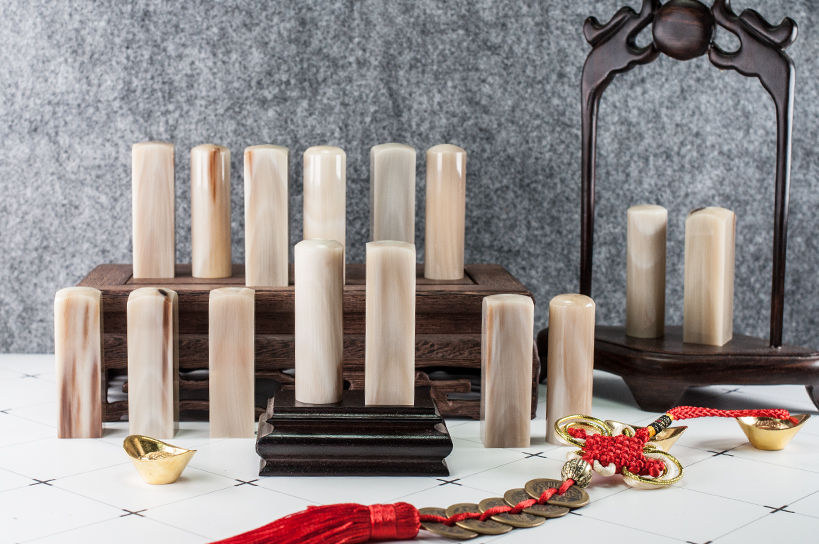 給自己禮物，選擇台南唯原工藝個人印鑑章、印鑑章、開運章，提供最多的材質、完善的服務。純天【花赤牛角】個人印鑑章，買檀木個人印鑑章就來唯原工藝!