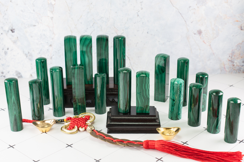 台南印章推薦!給自己禮物，選擇台南唯原工藝個人印鑑章、印鑑章、開運章，提供最多的材質、完善的服務。純天【孔雀石】個人印鑑章，買玉石個人印鑑章就來唯原工藝!