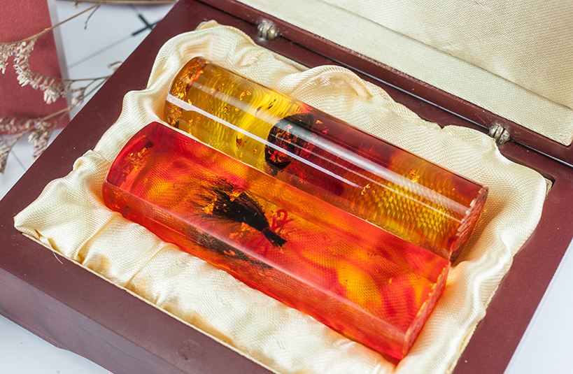 台南臍帶章推薦~給寶貝最重要的紀念禮物，選擇台南唯原工藝臍帶章、胎毛筆，提供最多的材質、完善的服務。純天【金箔琥珀】臍帶章 單章/對章組合，買肚臍章就來唯原工藝!