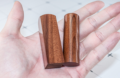 台南肚臍章胎毛筆，給寶貝最重要的紀念禮物，選擇台南唯原工藝肚臍章、胎毛筆，提供最多的材質、完善的服務。紅紫檀臍帶章胎毛筆，買臍帶章胎毛筆就來唯原工藝!