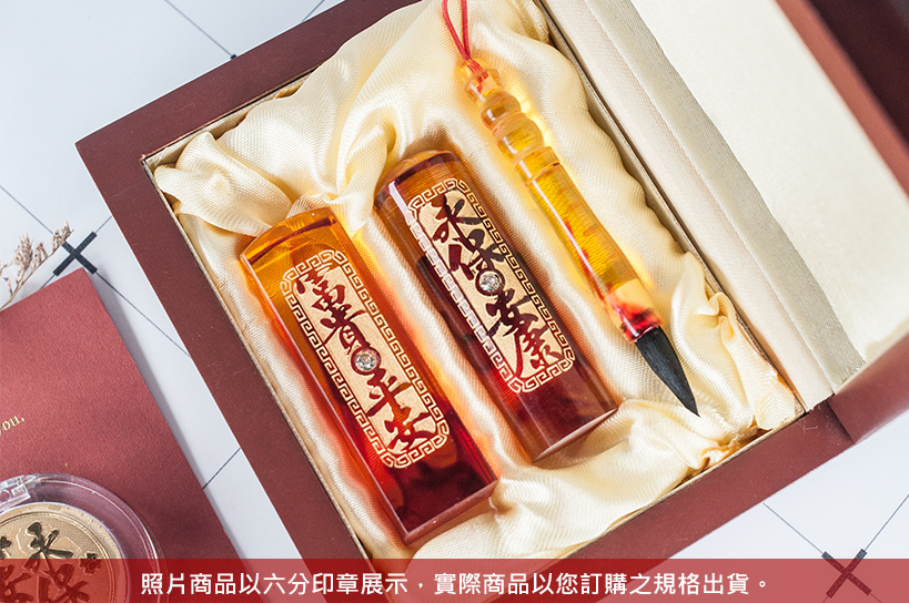 台南肚臍章胎毛筆，給寶貝最重要的紀念禮物，選擇台南唯原工藝肚臍章、胎毛筆，提供最多的材質、完善的服務。琥珀臍帶章胎毛筆，買臍帶章胎毛筆就來唯原工藝!