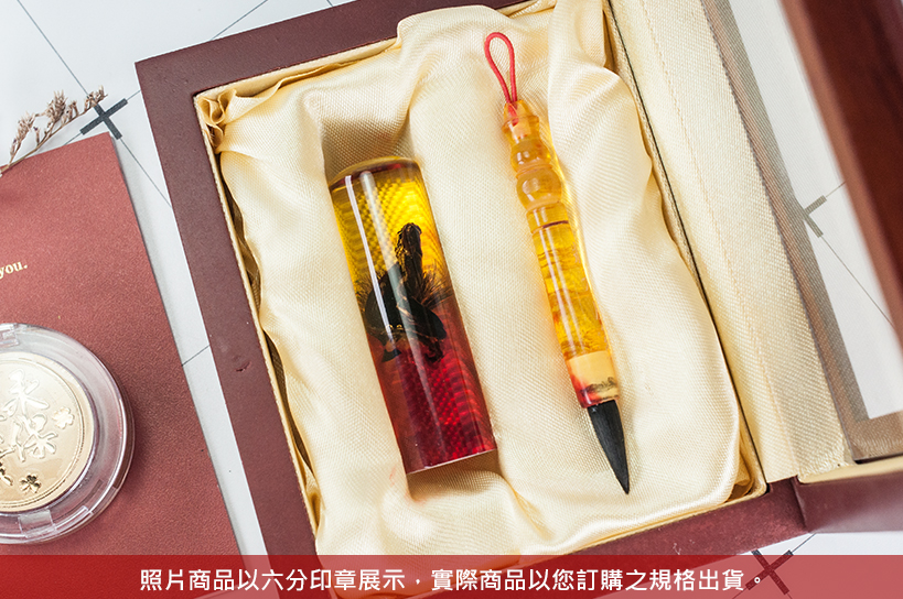 台南肚臍章胎毛筆，給寶貝最重要的紀念禮物，選擇台南唯原工藝肚臍章、胎毛筆，提供最多的材質、完善的服務。琥珀臍帶章胎毛筆，買臍帶章胎毛筆就來唯原工藝!
