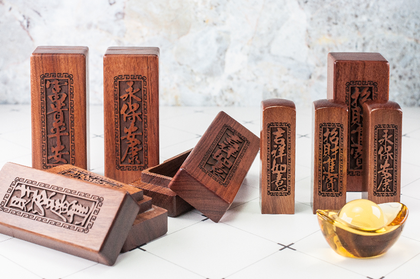 台南臍帶章~給寶貝最重要的紀念禮物，選擇台南唯原工藝肚臍章、胎毛筆，提供最多的材質、完善的服務。紫檀木 肚臍章 單章組合，買肚臍張就來唯原工藝!