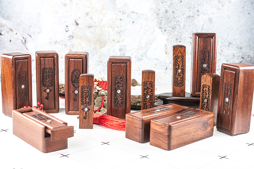 台南臍帶章推薦 肚臍章 給寶貝最重要的紀念禮物，選擇台南唯原工藝臍帶印章、肚臍章、胎毛筆，提供最多的材質、完善的服務。紫檀木 臍帶印章 檀木套筒印章，買肚臍章就來唯原工藝!