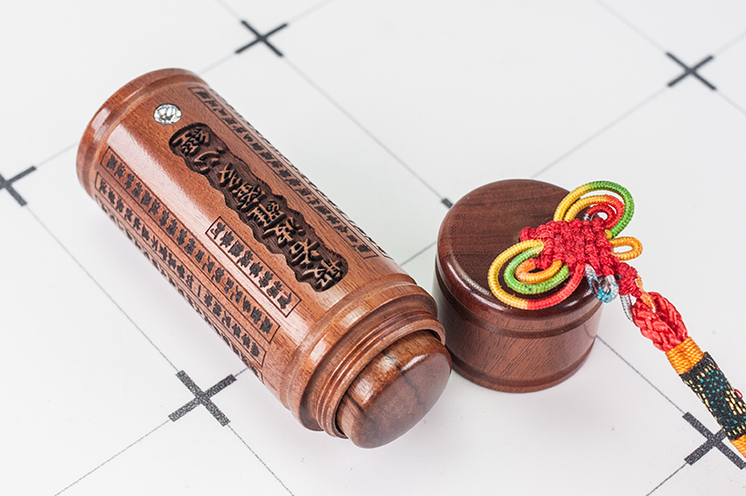 台南東區臍帶章推薦-給寶貝最重要的紀念禮物，選擇台南唯原工藝臍帶印章、肚臍章、胎毛筆，提供最多的材質、完善的服務。 臍帶章推薦 檀木套筒印章，買肚臍章就來唯原工藝!