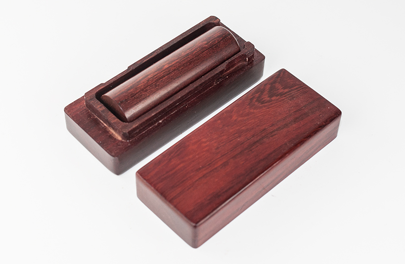 你想要找的貴妃紅檀卡榫盒- 台南印章盒推薦商品就來唯原工藝，買貴妃紅檀卡榫盒- 商品來唯原工藝台南客戶享滿額免運費優惠，提供給您最優惠的價格與優良印章品質承諾保障!
