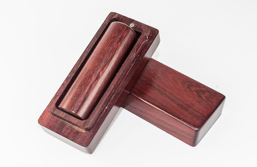 你想要找的貴妃紅檀卡榫盒- 台南印章盒推薦商品就來唯原工藝，買貴妃紅檀卡榫盒- 商品來唯原工藝台南客戶享滿額免運費優惠，提供給您最優惠的價格與優良印章品質承諾保障!