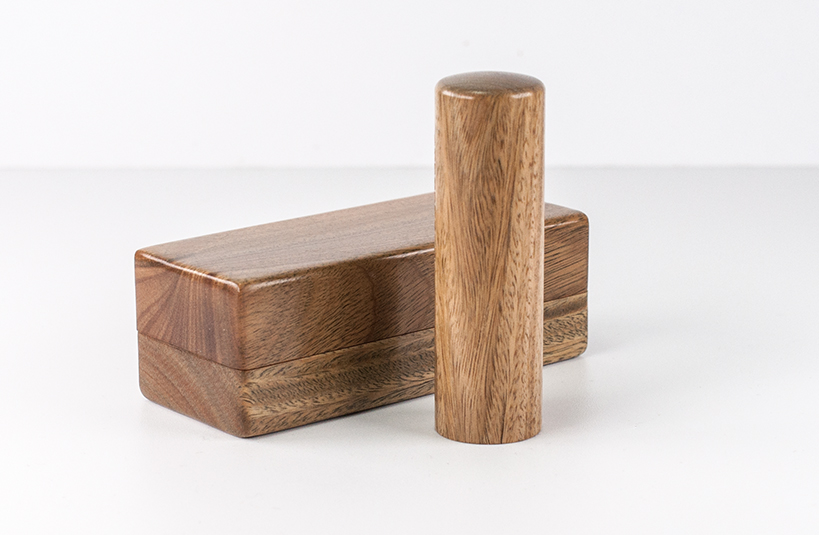 台南印章推薦~給自己禮物，選擇台南唯原工藝個人印鑑章、印鑑章、開運章，提供最多的材質、完善的服務。綠檀卡榫盒印章組 個人印鑑章就來唯原工藝!