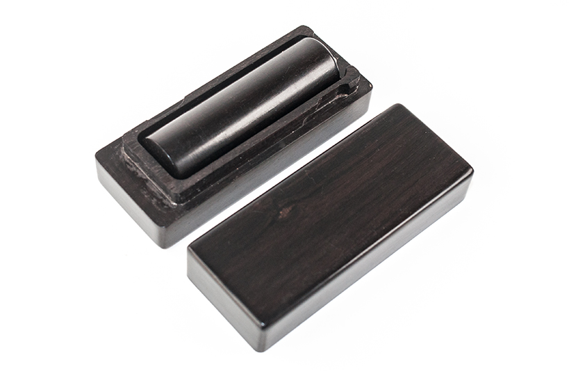 台南印章推薦~給自己禮物，選擇台南唯原工藝個人印鑑章、印鑑章、開運章，提供最多的材質、完善的服務。黑檀卡榫盒印章組 個人印鑑章就來唯原工藝!