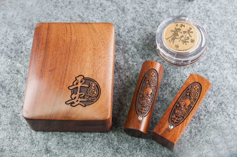 台南臍帶章推薦~給寶貝最重要的紀念禮物，選擇台南唯原工藝肚臍章、胎毛筆，提供最多的材質、完善的服務。