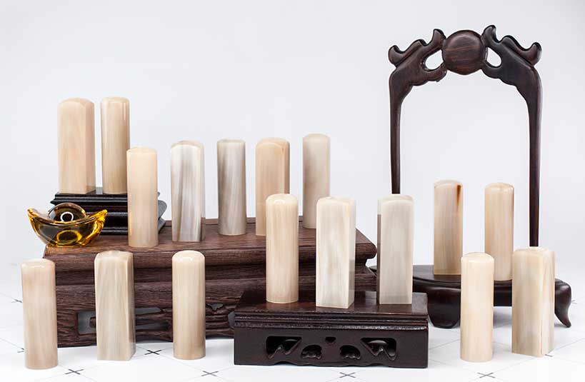 高雄肚臍章推薦 唯原工藝給寶貝最重要的紀念禮物，選擇台南唯原工藝肚臍章、胎毛筆，提供最多的材質、完善的服務。純天赤牛角【鳳梨黃】肚臍章 單章組合，買肚臍章就來唯原工藝!