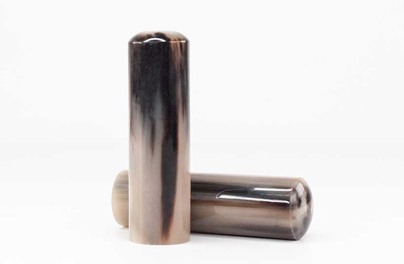 給自己禮物，選擇台南唯原工藝結婚對章、印鑑章、開運章，提供最多的材質、完善的服務。純天【花赤牛角】結婚對章，買牛角結婚對章就來唯原工藝!