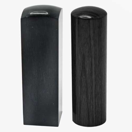 舉凡個人開戶、工作事務，甚至是公司用印，處處都可彰顯印章在生活中的重要地位。